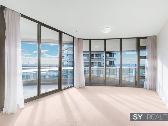 WATER VIEW SPACIOUS LUXURY APARTMENT