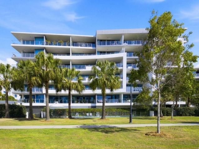 Water View Spacious 3 Bedroom + Study Family Apartment in the Heart of Biggera Waters