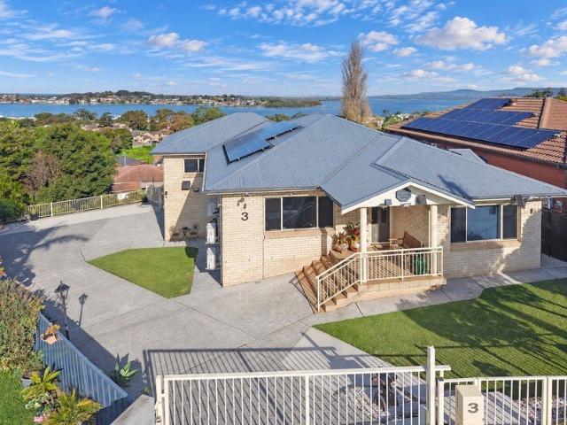 WATER VIEWS. FAMILY HOME