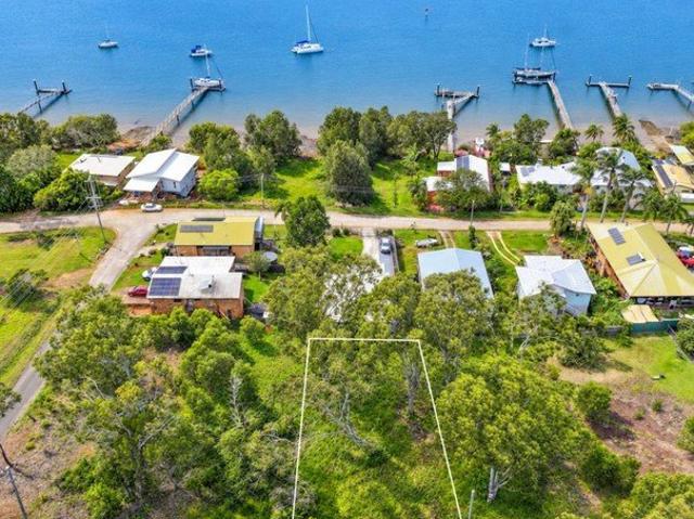 WATER VIEWS LOOKING TOWARDS NORTH STRADBROKE ISLAND FANTASTIC BUY!