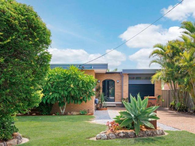 Water Views, Space & Relaxed Soldiers Point Living