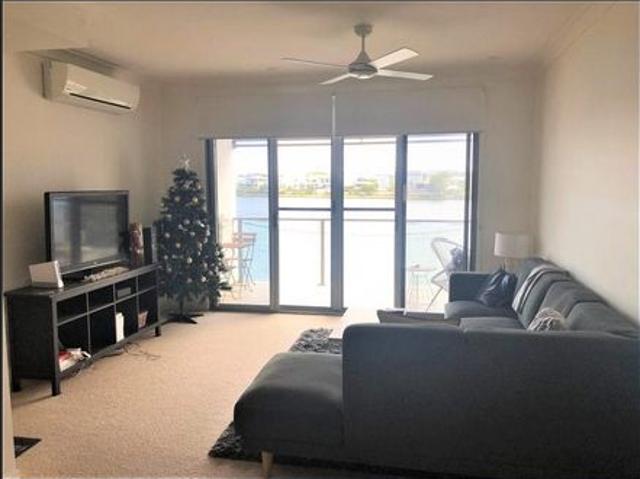WATER FRONT 2 BEDROOM UNIT IN HARBOUR VILLAS EMERALD LAKES BREAK LEASE RENT $725 TO 22/3/27