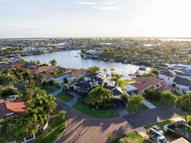 Water front living at this finest with your own Pontoon!