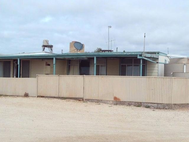 MURNINNIE BEACH A QUIET SEASIDE HIDEAWAY APPROX. 36KM SOUTH WEST OF WHYALLA