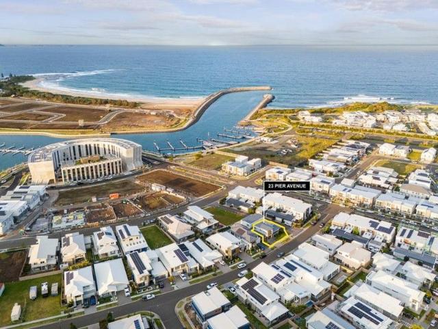 WATER FRONT STROLL & BEAUTIFUL CORNER BLOCK DOUBLE STOREY FOUR BEDROOM HOME