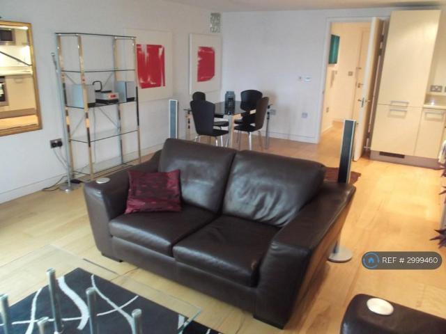 Water Gardens Square, London, SE16 2 bed flat to rent £2,850 pcm £658 pw