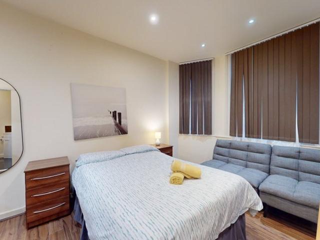 Water Included Beautiful Studio in Willesden Green