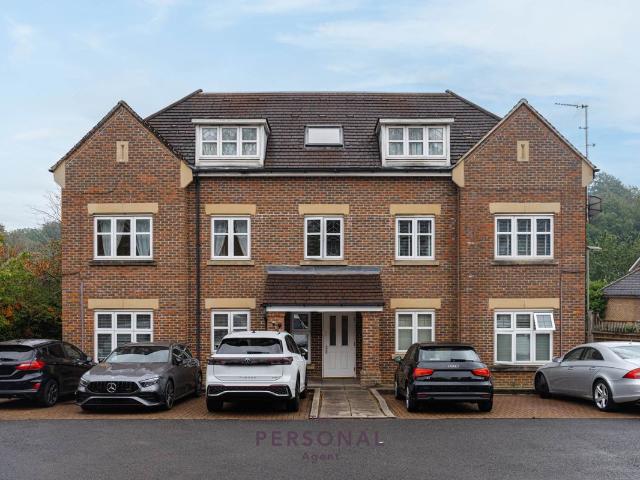Water Mead, Chipstead CR5, 2 bed flat to rent, £1,750 pcm | PrimeLocation