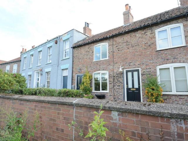 Water Row, Cawood, Selby 2 bed cottage to rent £975 pcm £225 pw