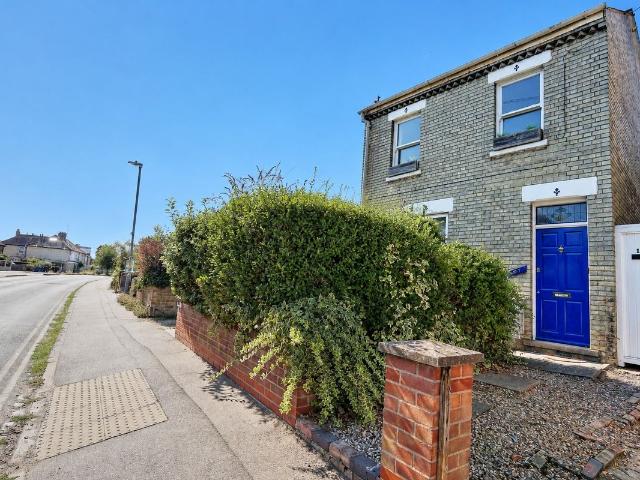Water Street, Cambridge CB4, 2 bed maisonette to rent, £1,700 pcm | PrimeLocation