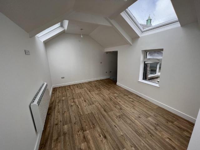 Water Street, Carmarthen. 1 bed flat to rent £650 pcm £150 pw