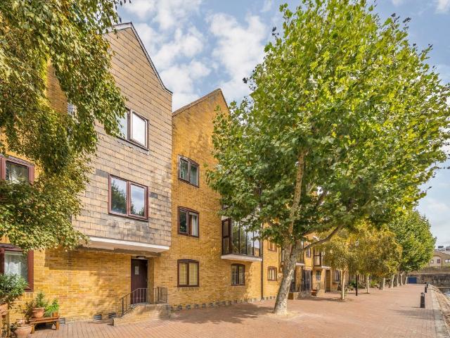 Waterman Way, Wapping E1W, 2 bed flat to rent, £2,400 pcm | PrimeLocation