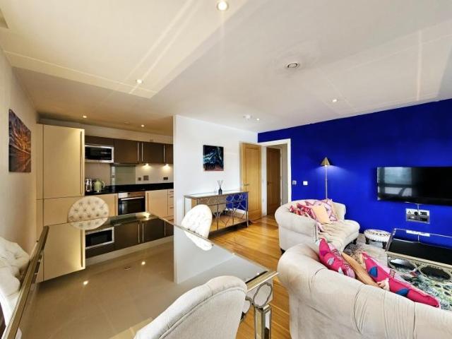 Watermans Place, Leeds LS1 2 bed apartment to rent £1,650 pcm £381 pw