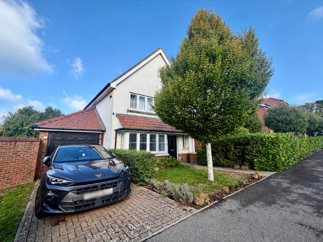Watermeadow Lane, Storrington. 3 bed detached house to rent £2,000 pcm £462 pw