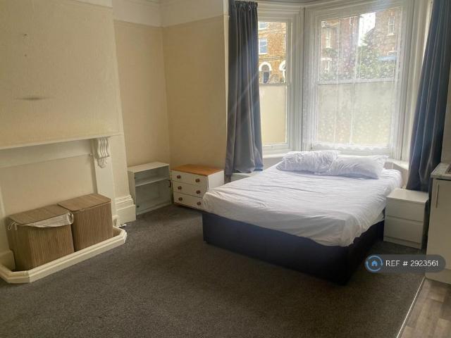 Waterden Road, Guildford, GU1 1 bed in a house share to rent £870 pcm £201 pw