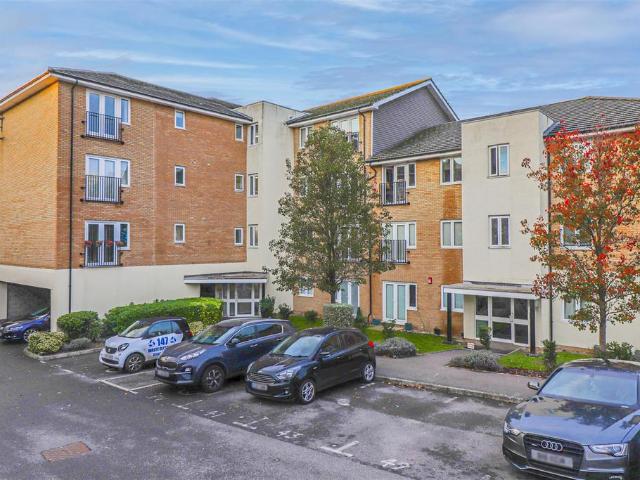 Waterfall Close, Hertford Road. 2 bed apartment to rent £1,395 pcm £322 pw