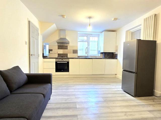 Waterfall Road, London N14, 3 bed flat to rent, £2,400 pcm | PrimeLocation