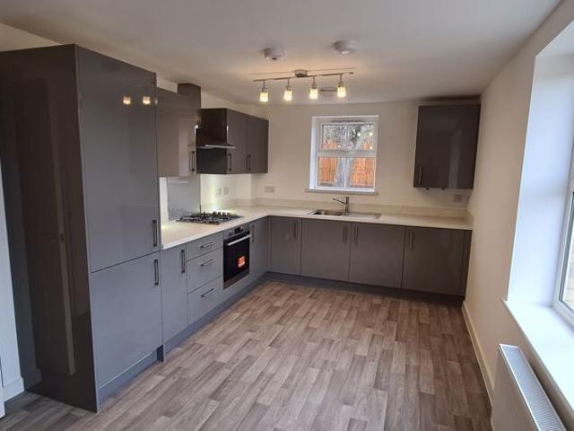 Waterfield Close, Off Thorpe Road PE3, 2 bed flat to rent, £1,100 pcm | PrimeLocation