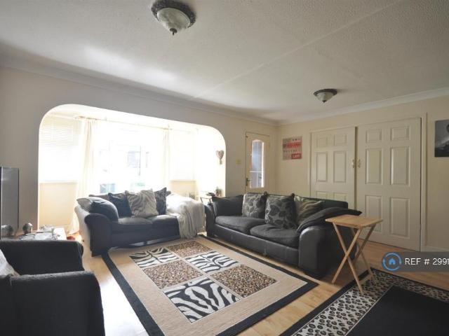 Waterfields, Leatherhead, KT22 3 bed terraced house to rent £2,200 pcm £508 pw