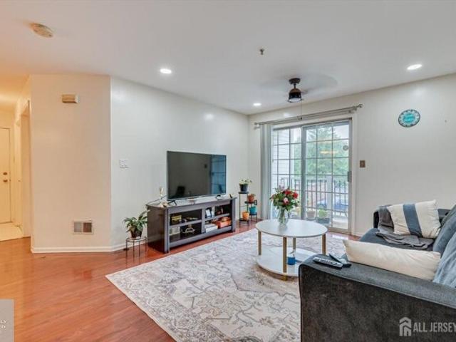 Waterford Dr, Edison, Condo For Sale