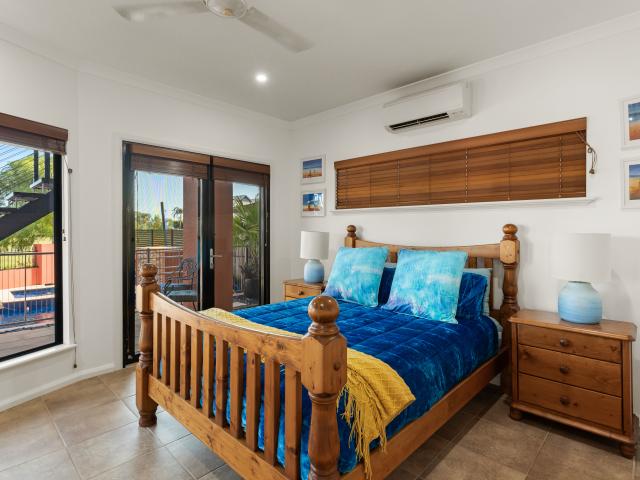 Waterfront Masterpiece With Panoramic Bay Views