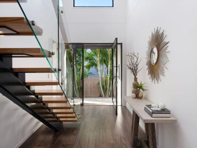 Waterfront Marvel In Broadbeach Waters