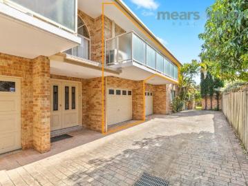 WATERFRONT NEARBY & WALK TO TRAIN !
