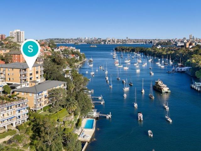 Waterfront, North Facing Abode with Tranquil Bay Views