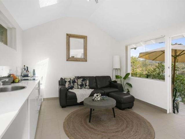 Waterfront One Bedroom Flat – Church Point