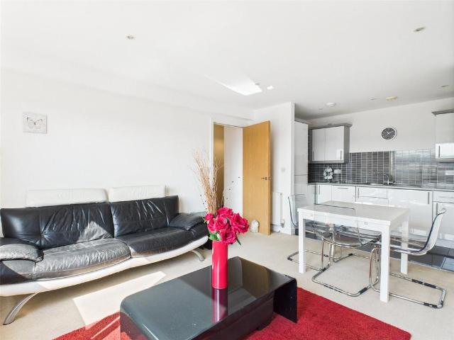 Waterfront Avenue, Granton. 2 bed apartment to rent £1,325 pcm £306 pw