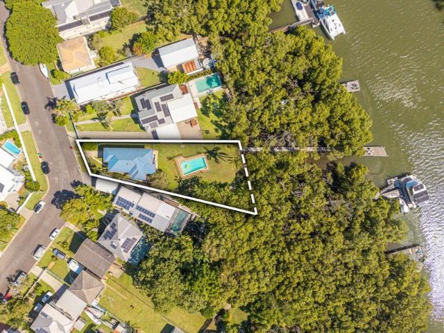 Waterfront Bliss with Private Jetty on a 961sqm Block