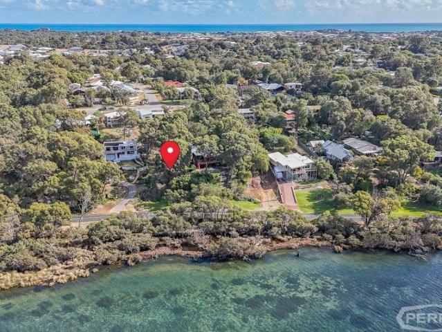 WATERFRONT BLOCK WITH EXCEPTIONAL VIEWS