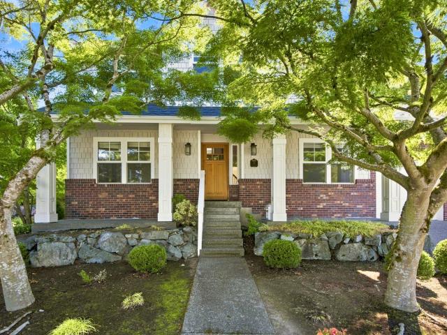 Waterfront City Charm – Beautifully Remodeled Kirkland Home!