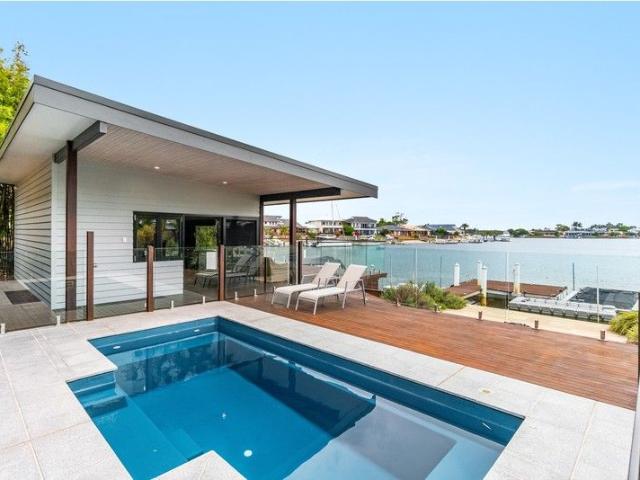 Waterfront Dual Living With Northerly Aspect!
