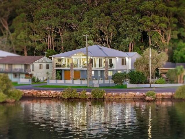 Waterfront Excellence | Grand Family Living with Uninterrupted Views