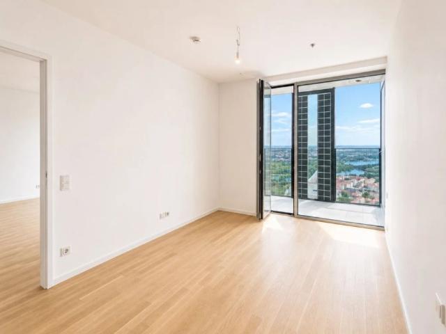 Waterfront Elegance: DC2 Tower 2 Zimmer mit 15 m² Loggia