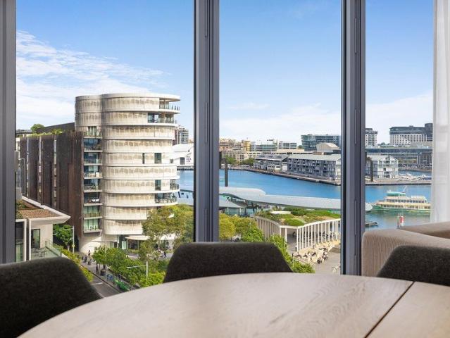 Waterfront Elegance with Mesmerising Barangaroo Harbour Views