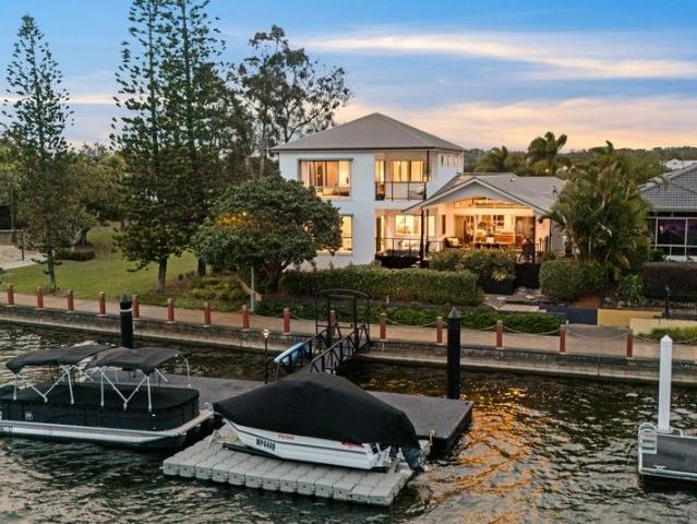 Book your private inspection of this Waterfront Family entertainer