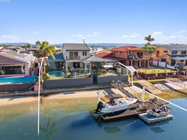 Waterfront Entertainer with Dual Living in Prestigious Paradise Point