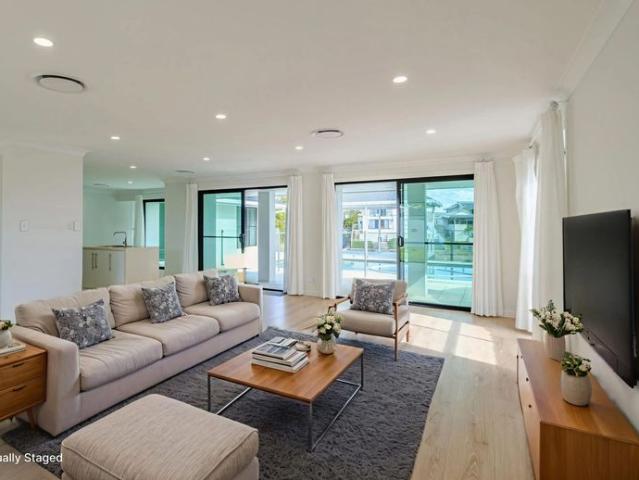 Waterfront Family Entertainer off Main River Prestigious Sorrento