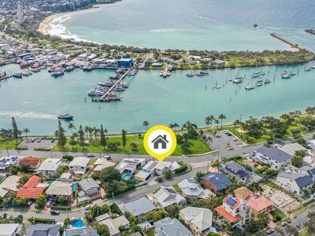 Waterfront Family Home in Buddina, With Generous Storage For A Boat or Trailers!