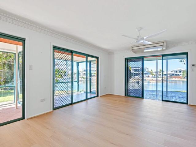 Waterfront home in Broadbeach Waters
