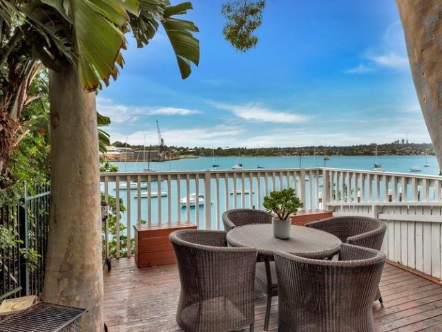 Waterfront house with magical harbour views