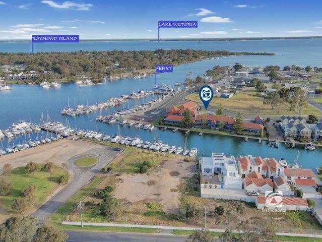 WATERFRONT INVESTMENT WITH A JETTY BERTH!