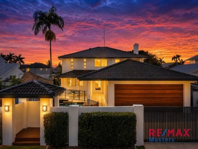 WATERFRONT LUXURY WITHOUT COMPROMISE EAST FACING MAIN RIVER ACCESS, PRIVATE BOAT RAMP & GOLD COAST SKYLINE VIEWS