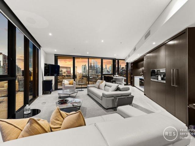 Waterfront Luxury Generous Living Space & Uninterrupted Marina Views!