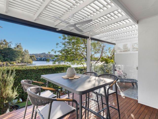 Waterfront Luxury in the Heart of Sunshine Cove