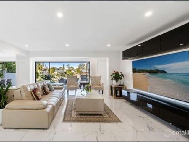 Waterfront Luxury Living in Broadbeach Waters
