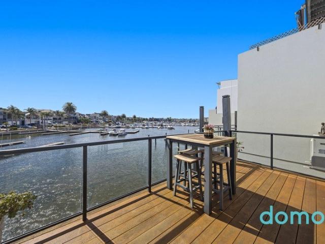 Waterfront Luxury, Private Mooring & Spectacular Views