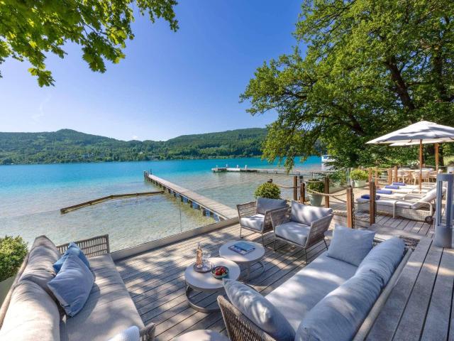 WATERFRONT LAKEHOUSE EXKLUSIVES SEEHAUS IN EINZIGARTIGER NATURRUHELAGE AM WÖRTHERSEE